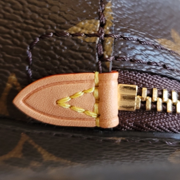 Louis Vuitton Cosmetic - Picture 4 of 8